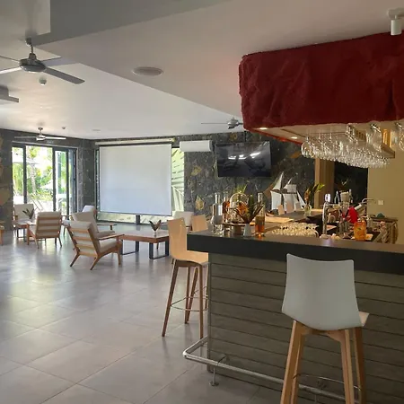 Wonderful Mont Choisy Flat, Huge Lagoon Pool